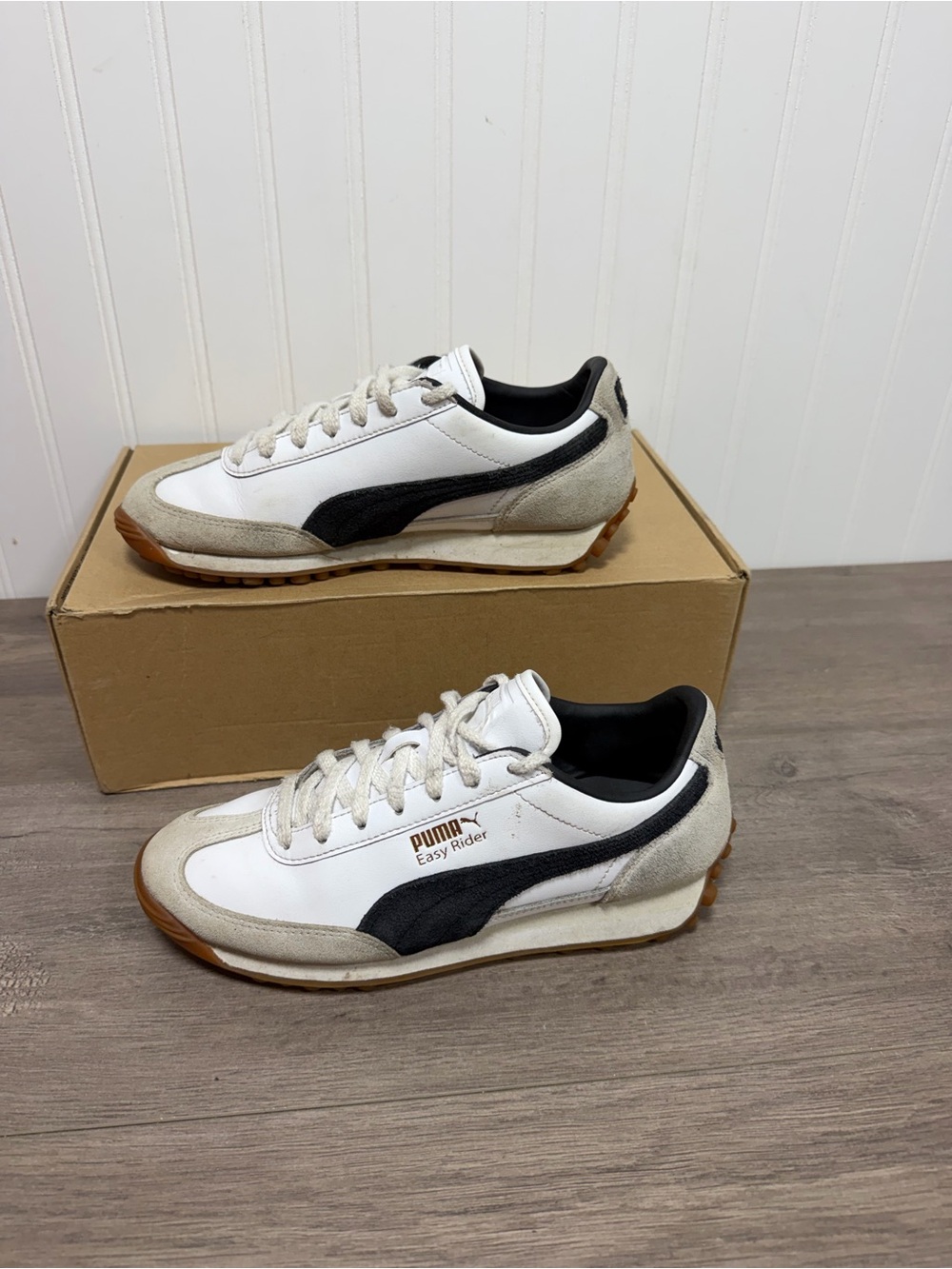 Used women Puma Easy Rider Mix sneakers in the white and black colorway  size 5